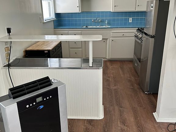 5th image of 304 Marguerite Ave APT B
