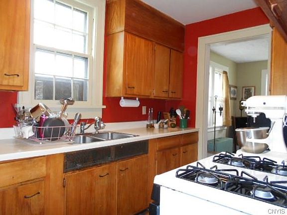4th image of 224 Melbourne Ave