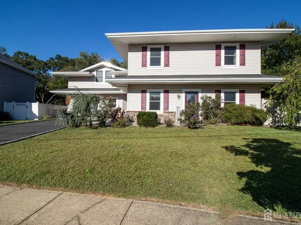 3 Matano Ct, Monroe Township, NJ 08831