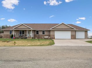 1109 Pelican Dr, Kalona, IA 52247