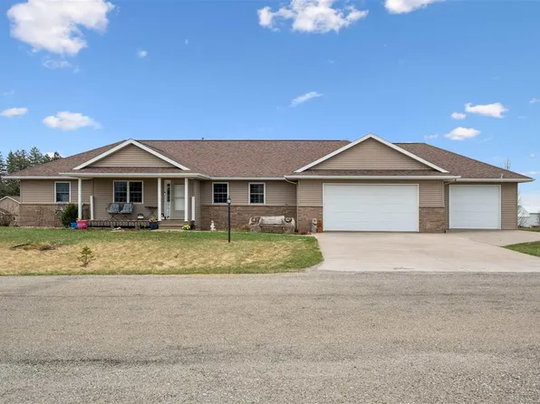 1109 Pelican Dr, Kalona, IA 52247