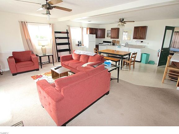 3rd image of 213 Melody Ln