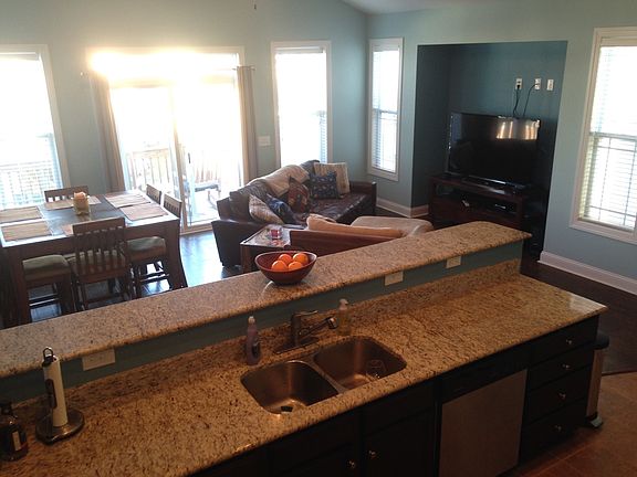 Living / dining area