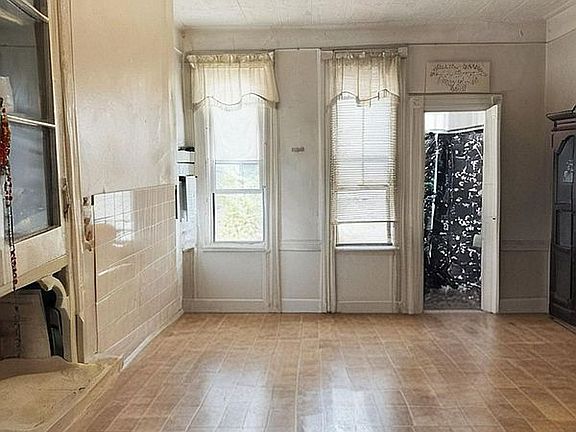 3rd image of 314 Stockholm St