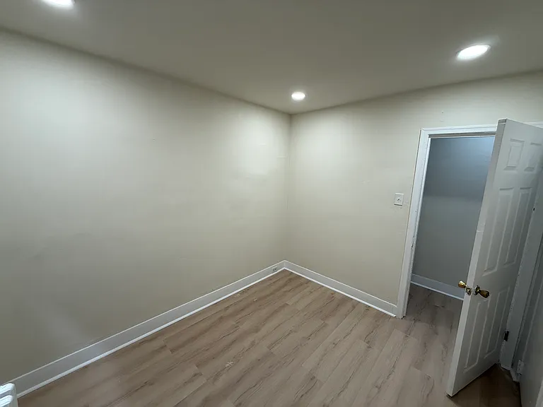220 Court Ave — Photo 6