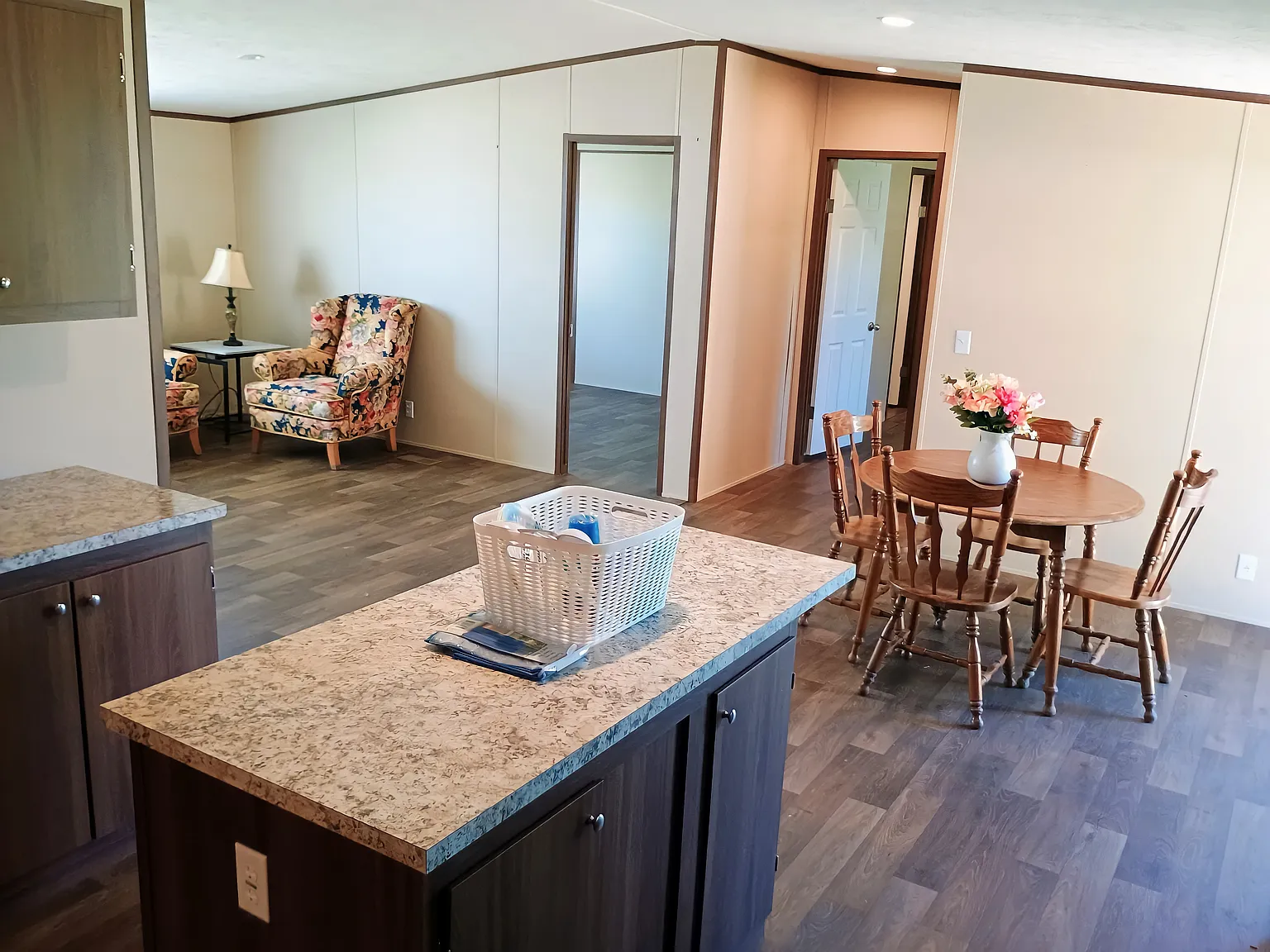3 bed, 1152 sqft, $1,308 — Photo 3