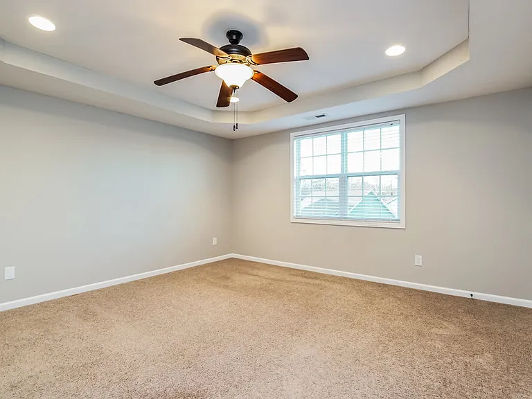 105 Sloan Dr — Photo 10