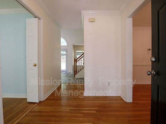 2nd image of 4600 Cedar Cliff Rd