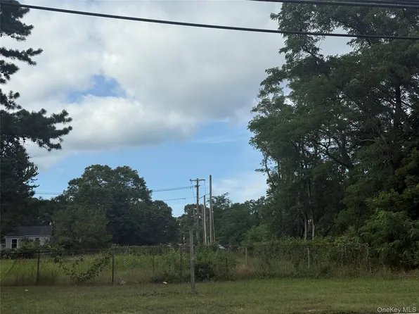 1287 Montauk Highway, Mastic, NY 11950