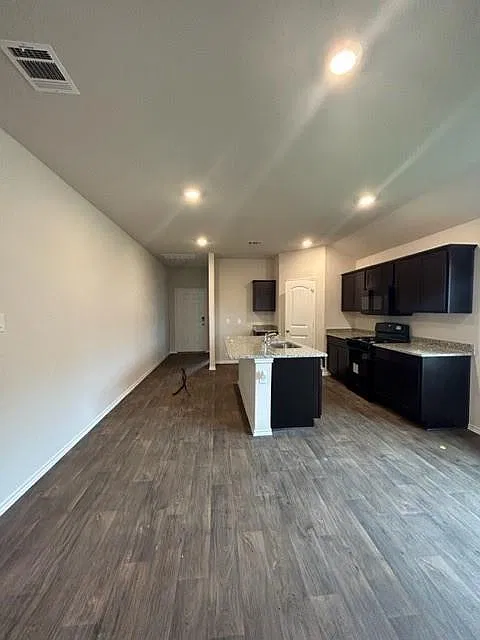 4 bed, 2.0 bath, 1717 sqft, $2,000 — Photo 4