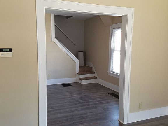4th image of 1477 N Grant Ave