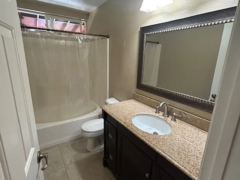 1896 N Matthew Ave — Photo 18