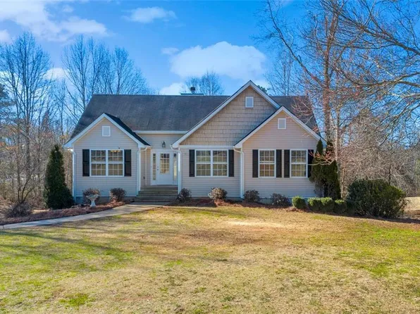 31 Beacon Dr, Maysville, GA 30558