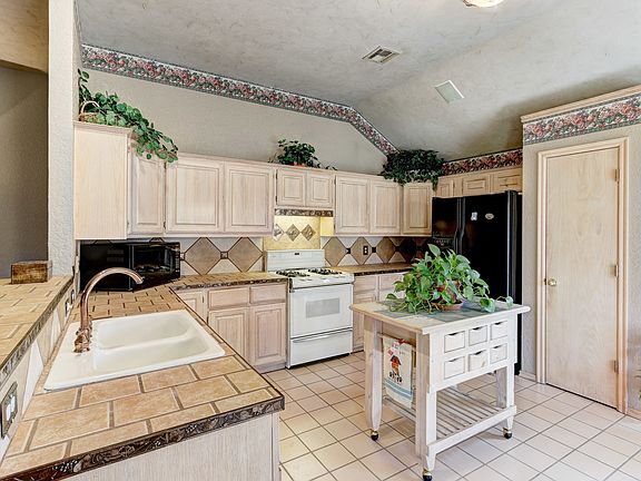 5th image of 6713 NW 135th St