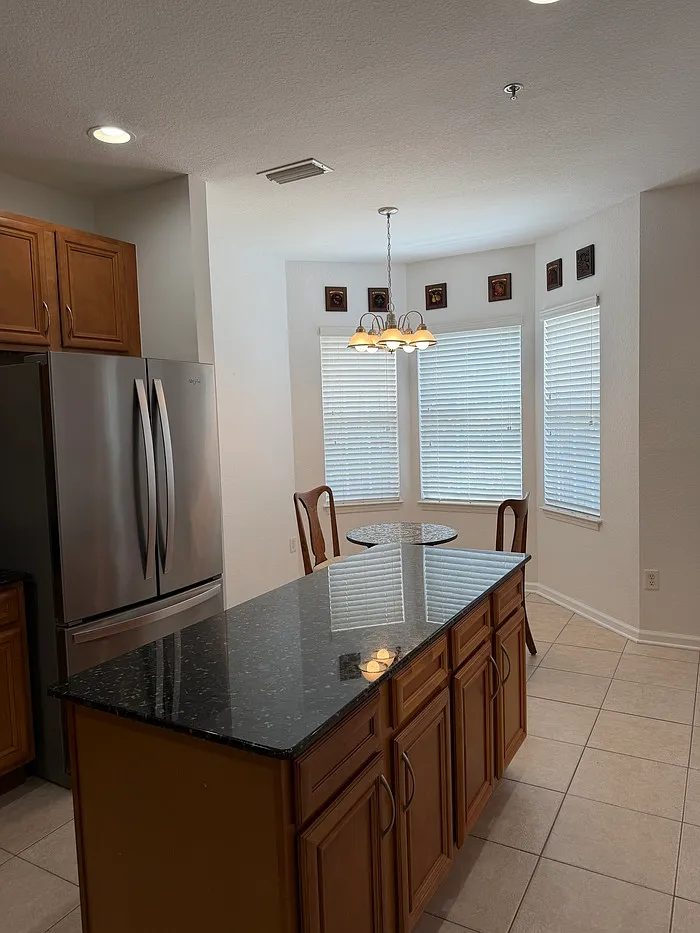 3 bed, 2.0 bath, 1680 sqft, $2,000 — Photo 4