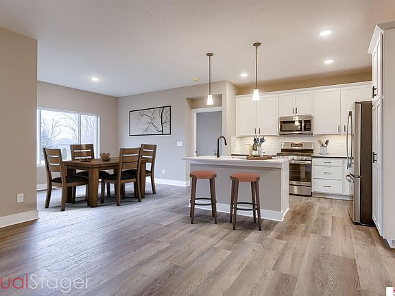 3rd image of 2916 Lakeside Dr