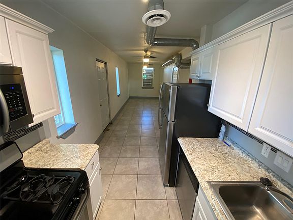 5th image of 2103 Rosewood Ave APT A
