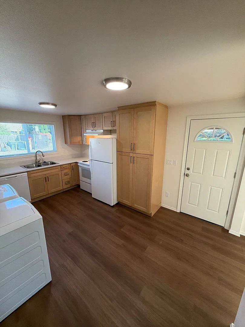 2 bed, 1.0 bath, 749 sqft, $1,645 — Photo 4