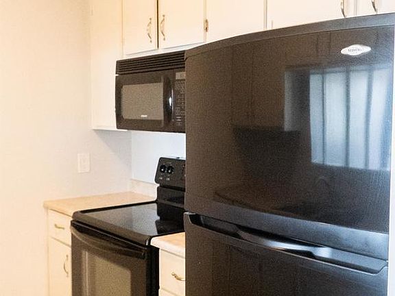 3rd image of 4008 Dewdney Ave #6