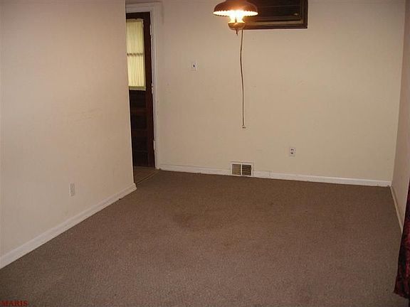 2nd image of 205 Deane Ct