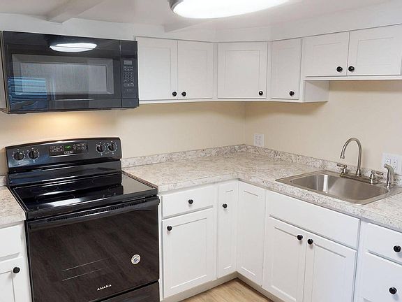 4th image of 118 E Logan St