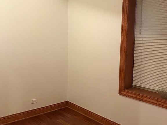 3rd image of 852 N Wood St APT 1