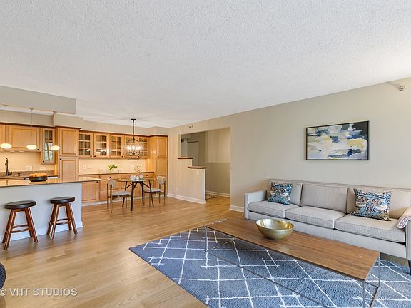 3rd image of 1250 N Dearborn Pkwy #5B