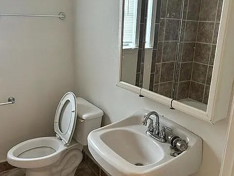 403 E Hogan Dr #- — Photo 6