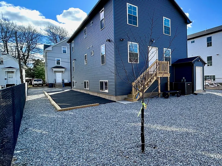 27 Amity St #1 — Photo 32