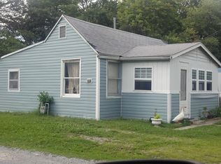 302 Hickory St, Mc Leansboro, IL
