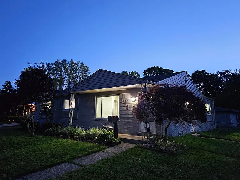 510 Sheffield Dr — Photo 2
