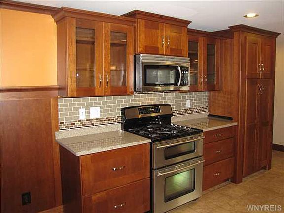 3rd image of 1072 Sheree Dr