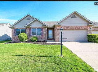 1917 English Oak, Washington, IL 61571