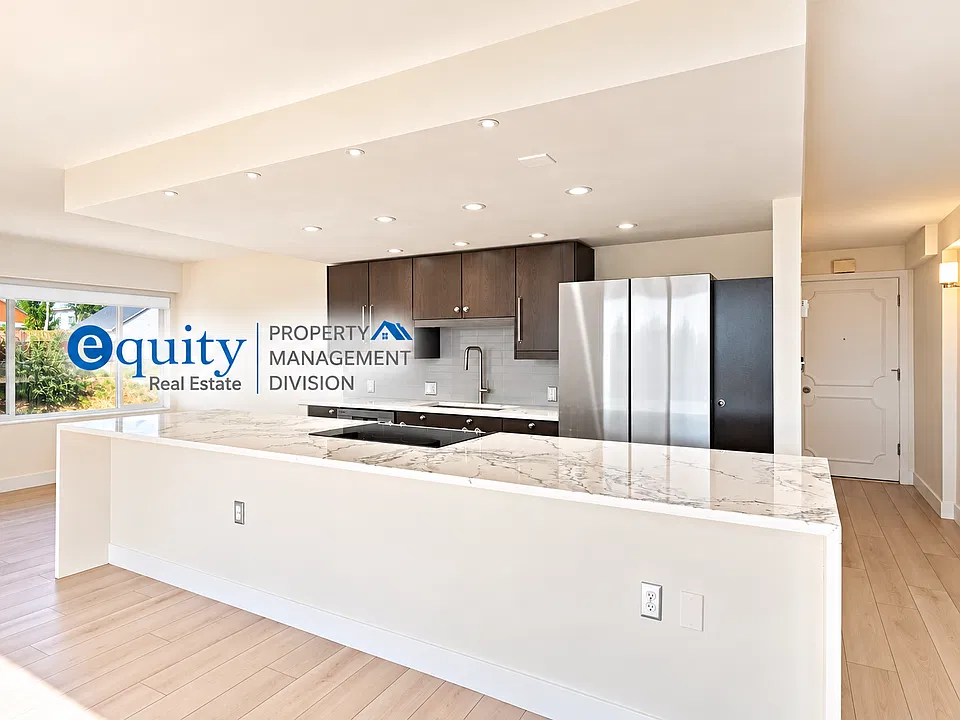 8 E Hillside Ave #404
