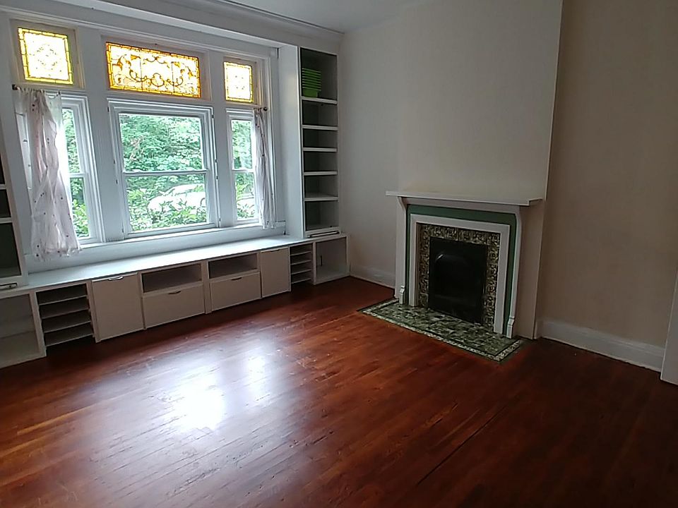 2nd image of 565 Howell Ave #1
