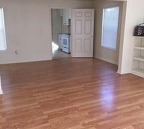 2nd image of 618 W Royall Blvd