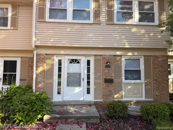 5242 Breeze Hill Pl #24, Troy, MI 48098