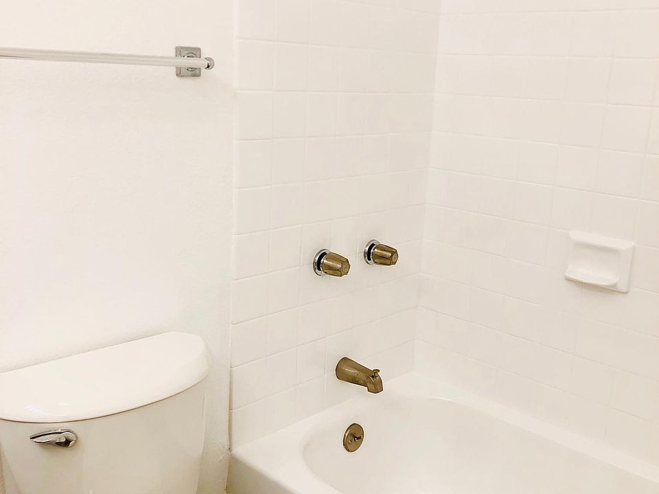 Full bathroom in master bedroom