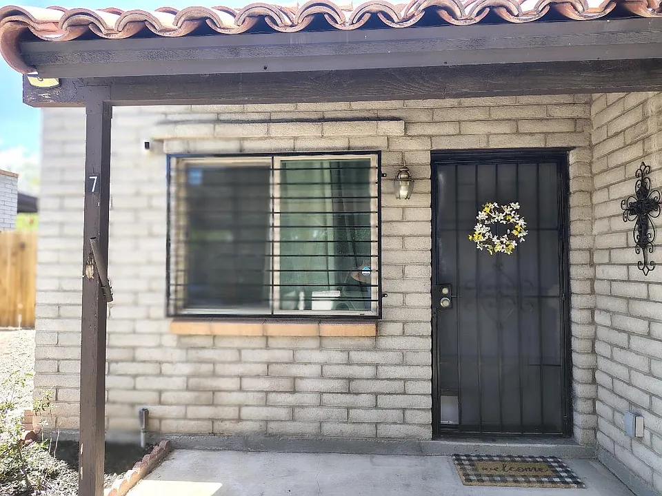 211 W Roger Rd #7
