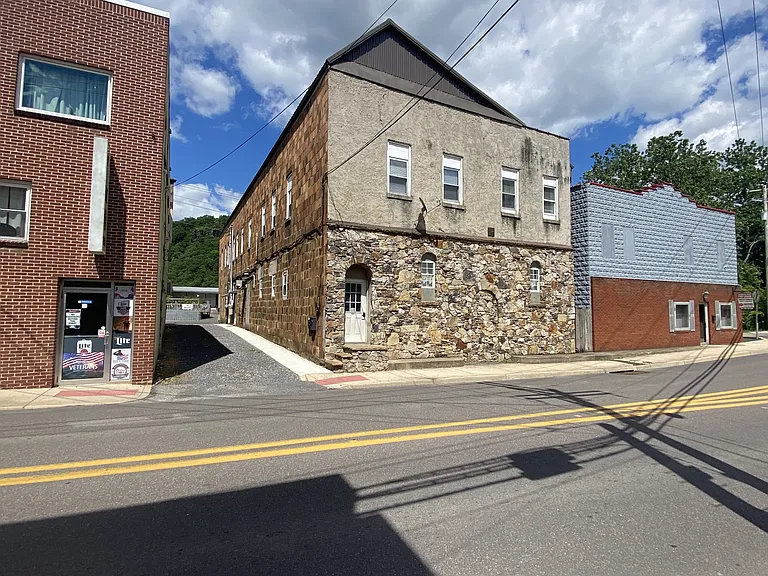 181 Armstrong St #D — Photo 2