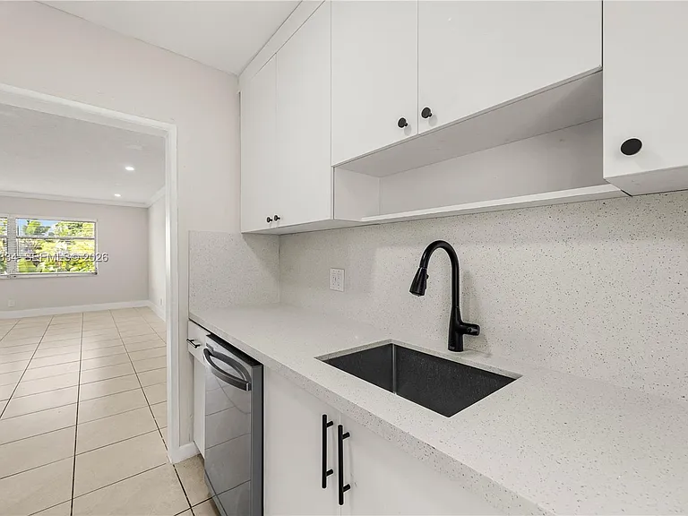 5420 Hollywood Blvd #203 — Photo 3