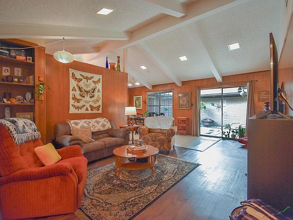 4th image of 310 & 314 Top Hill Dr