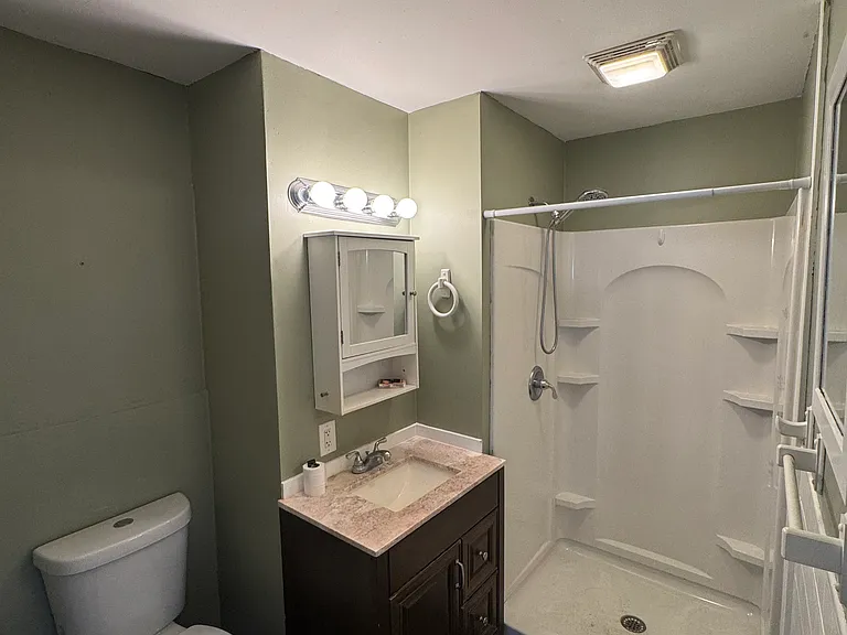 8 Laverack Ave #UPPER FRONT — Photo 3