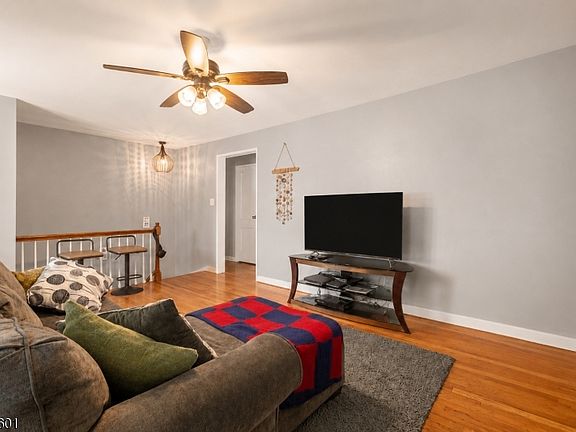 3rd image of 445 Morris Ave BLDG 2 #2A
