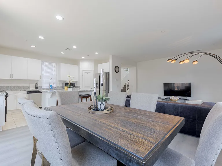 417 Encanto Ln — Photo 4