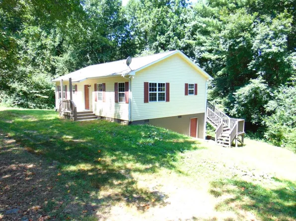 355 Memorial Dr, Clarkesville, GA 30523