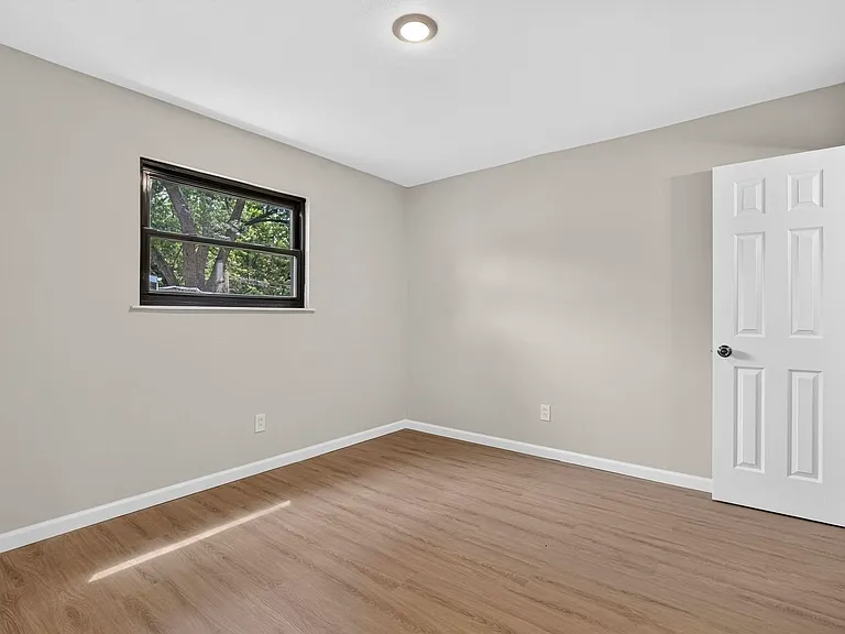 214 Allen Dr — Photo 5
