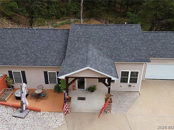 2nd image of 1127 Paradise Ln