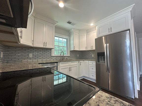 4th image of 569 Woods Dr NW