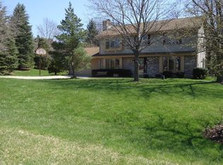 W265S7920 Somerset Ln, Mukwonago, WI 53149